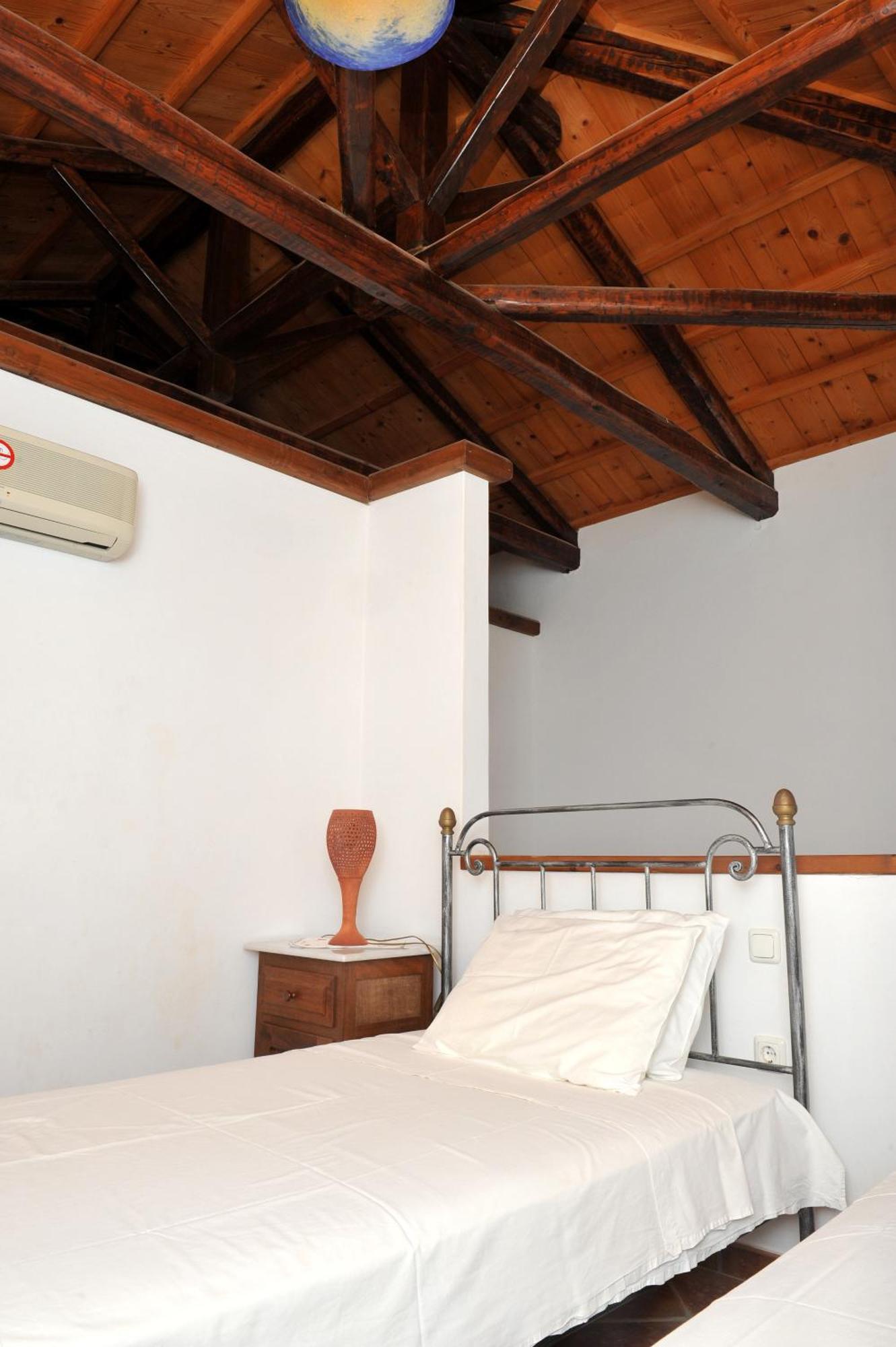 Hydra Erato Villa Bilik gambar