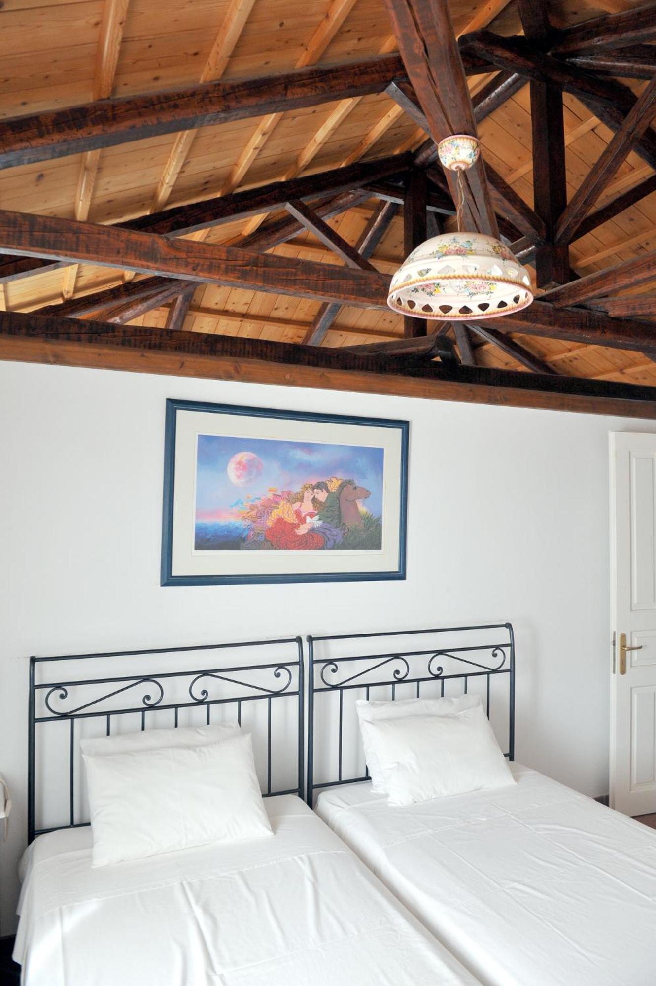Hydra Erato Villa Bilik gambar